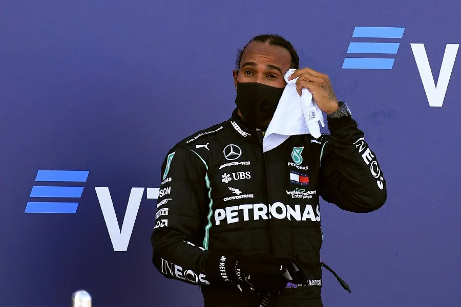 Vì sao Lewis Hamilton bị phạt 10 giây tại GP Nga? - Ảnh 2. Vì sao Lewis Hamilton bị phạt 10 giây tại GP Nga? - Ảnh 2.