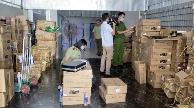 Hà Nội: Thu giữ gần 10 tấn nguyên liệu chế biến trà sữa không rõ nguồn gốc - Ảnh 1.