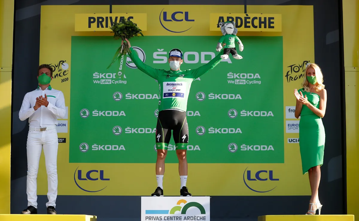 Julian Alaphilippe bị tước áo vàng sau chặng 5 Tour de France 2020 - Ảnh 2. Julian Alaphilippe bị tước áo vàng sau chặng 5 Tour de France 2020 - Ảnh 2.