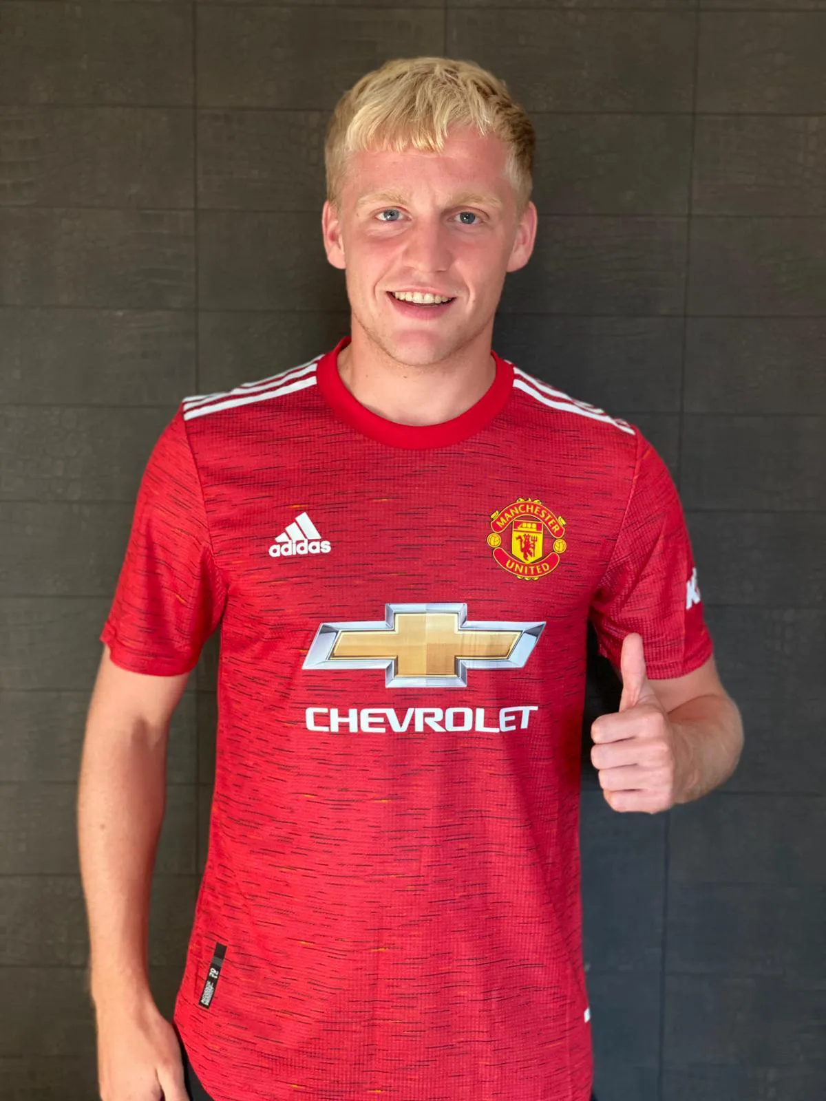 Van de Beek chính thức gia nhập Manchester United - Ảnh 1. Van de Beek chính thức gia nhập Manchester United - Ảnh 1.