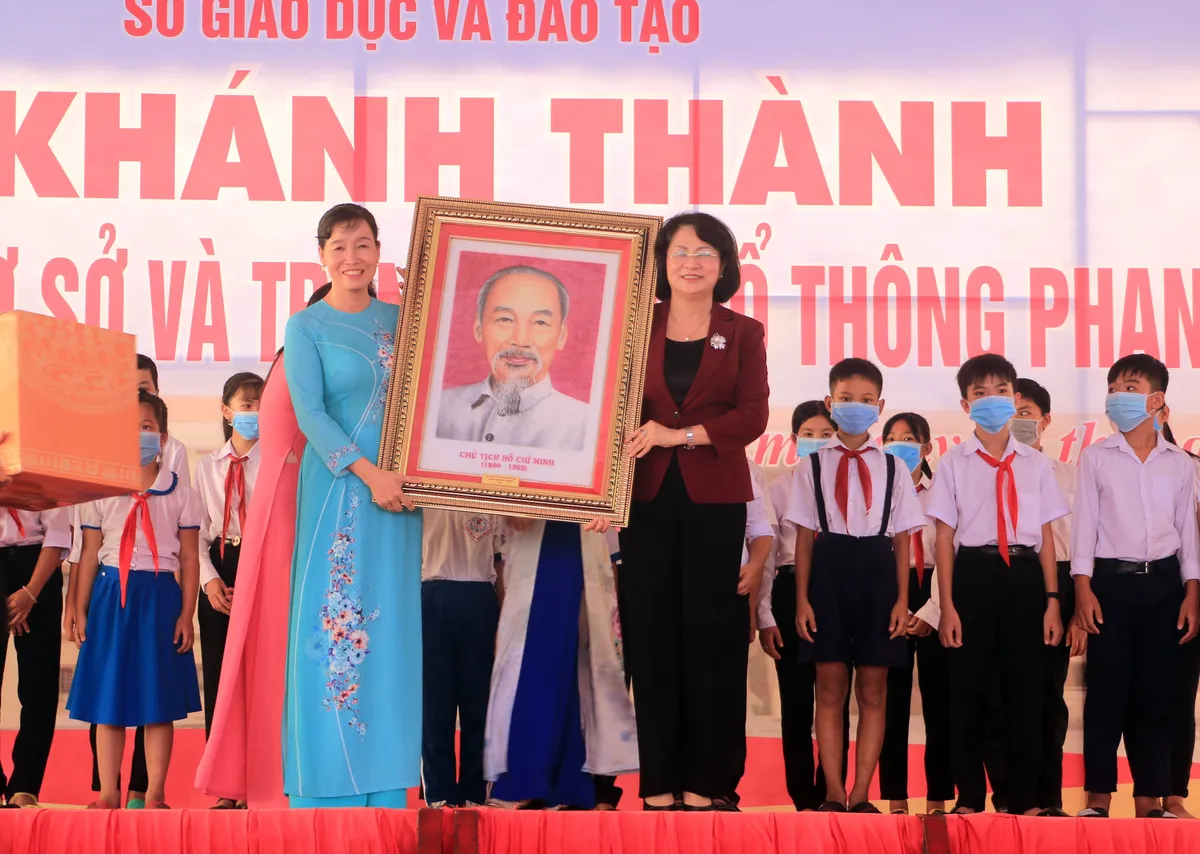 Kh&aacute;nh th&agrave;nh Trường THCS - THPT Phan Văn Đ&aacute;ng ở Vĩnh Long - Ảnh 2.