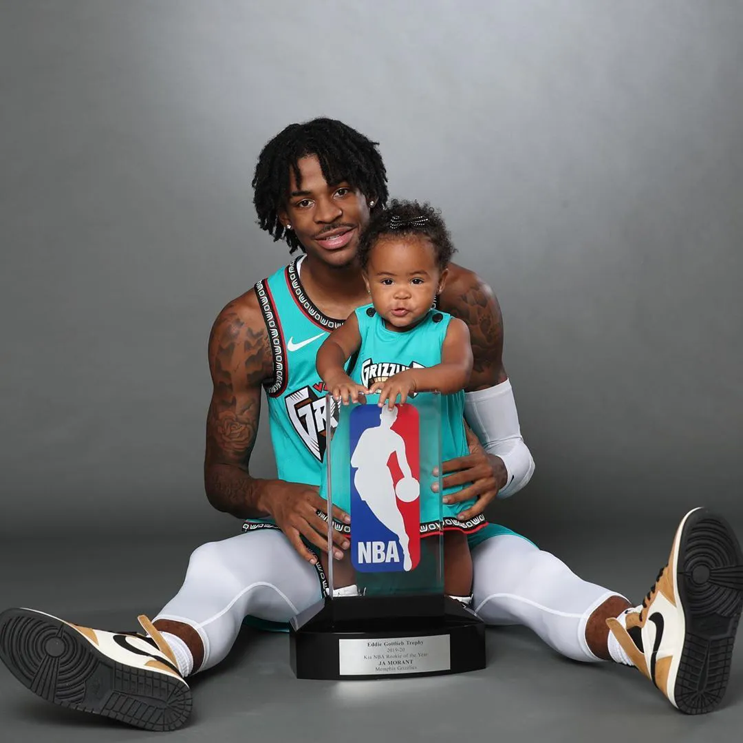 Ja Morant nhận giải tân binh xuất sắc nhất mùa 2019/20 của NBA - Ảnh 1. Ja Morant nhận giải tân binh xuất sắc nhất mùa 2019/20 của NBA - Ảnh 1.