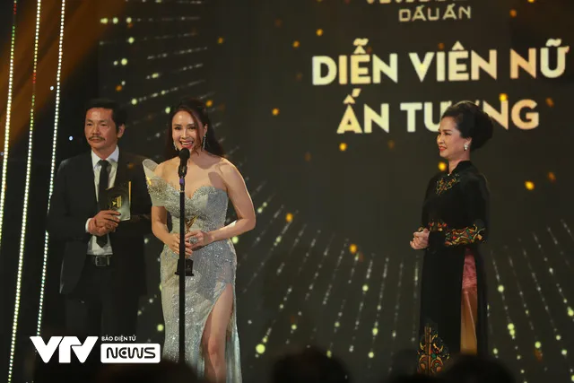 Những khoảnh khắc xúc động trong Lễ trao giải VTV Awards 2020 - Ảnh 4.