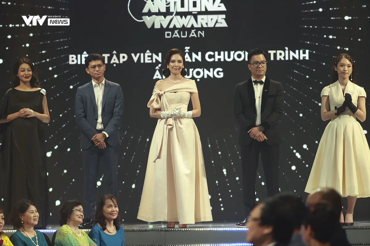 VTV Awards 2020: 50 năm VTV như một thước phim được tua lại đầy sinh động và cảm xúc - Ảnh 1.