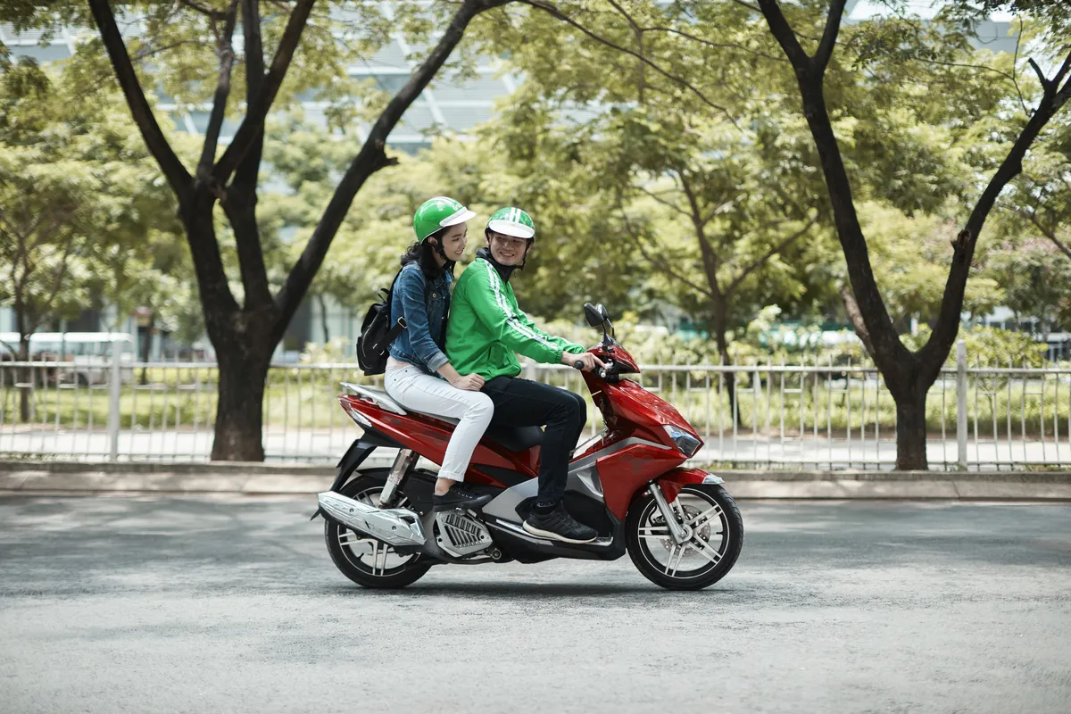 Grab triển khai thử nghiệm dịch vụ thuê GrabBike tại TP.HCM - Ảnh 1.