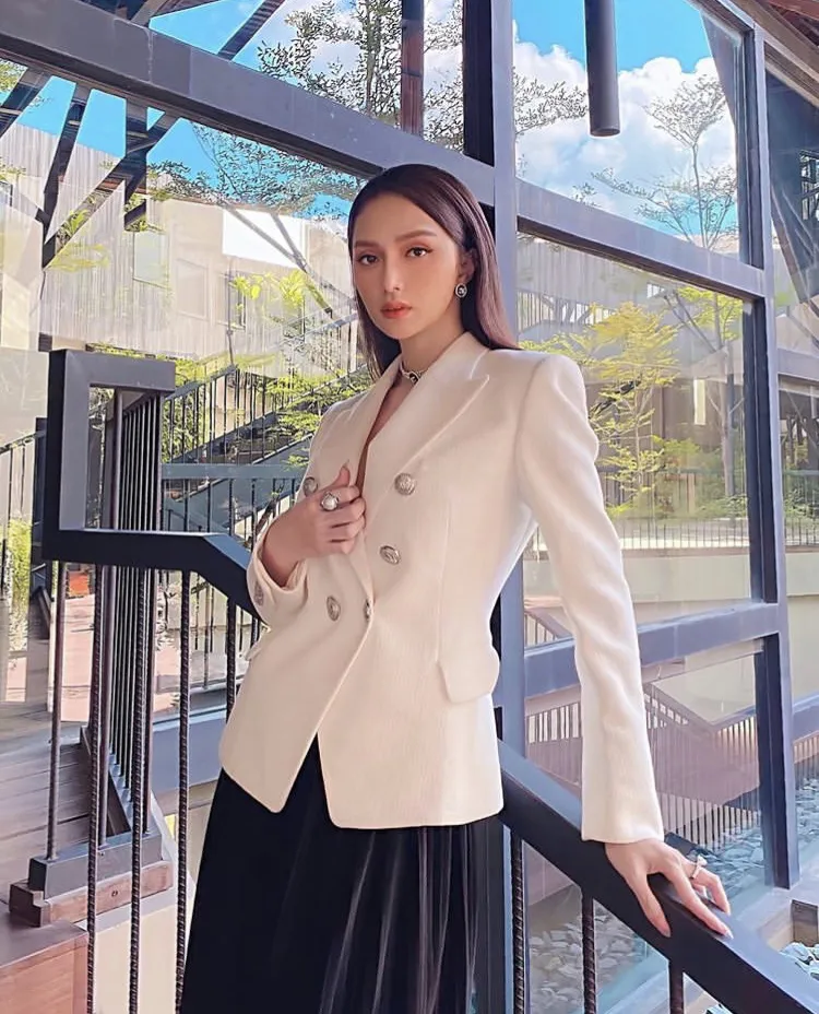 Hoa hậu chuyển giới Hương Giang: Đặc quyền của phụ nữ là được dựa dẫm - Ảnh 1. Hoa hậu chuyển giới Hương Giang: Đặc quyền của phụ nữ là được dựa dẫm - Ảnh 1.