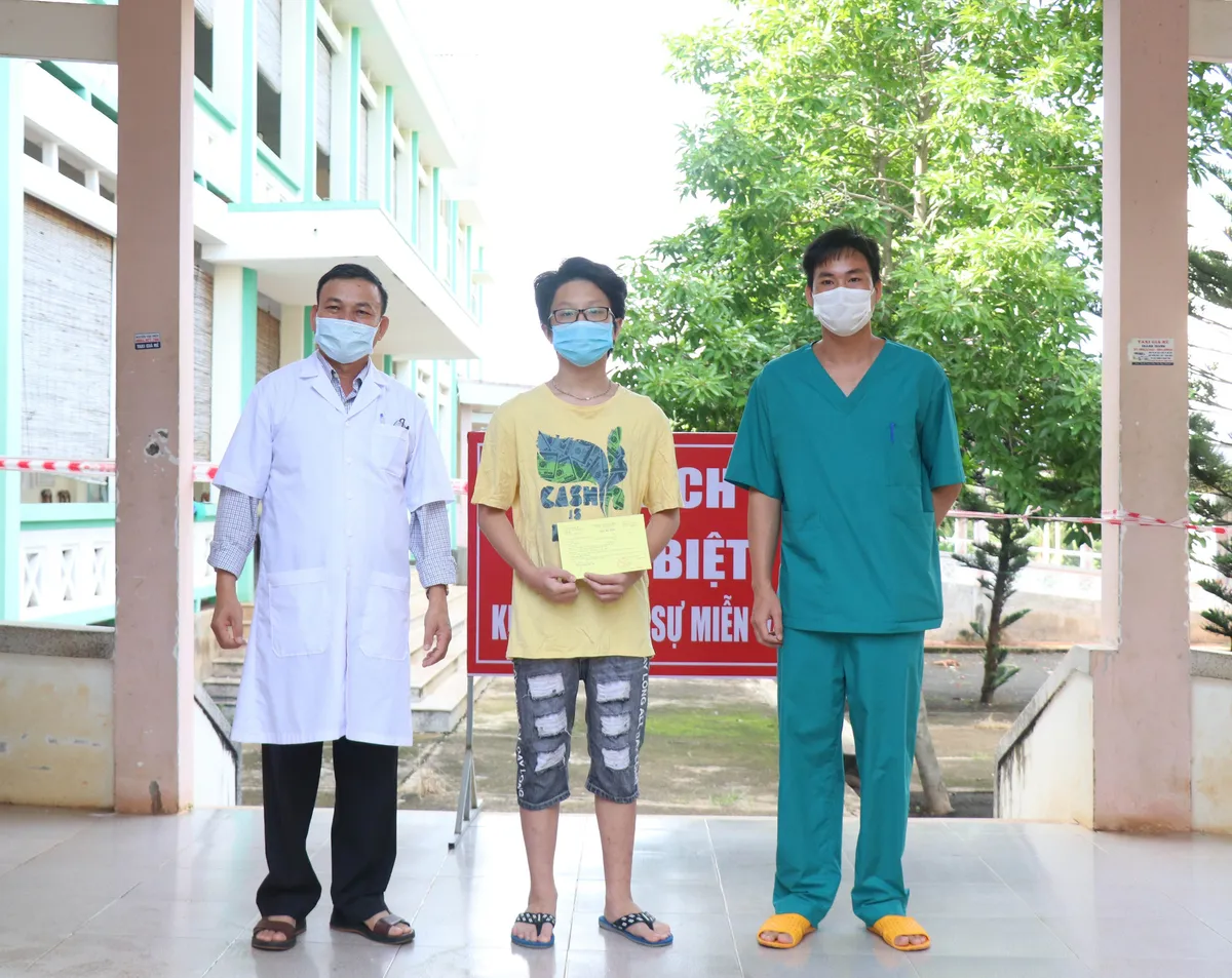 Thêm 5 bệnh nhân ở Quảng Nam và Đăk Lăk được công bố khỏi bệnh - Ảnh 1.