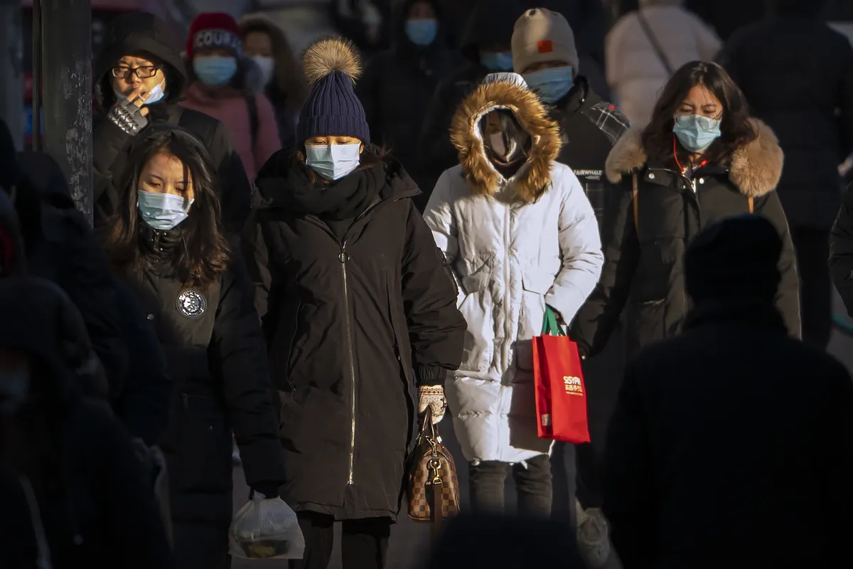 Hơn 83,6 triệu người mắc COVID-19 trên toàn cầu, Trung Quốc ghi nhận ca nhiễm biến thể virus mới - Ảnh 1.