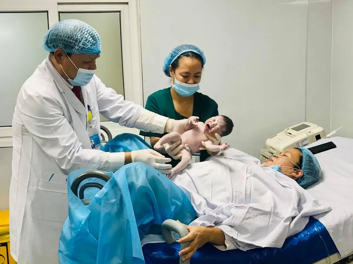 Những thiên thần nhỏ chào đời trong khoảnh khắc đầu tiên của năm mới 2021 - Ảnh 1.