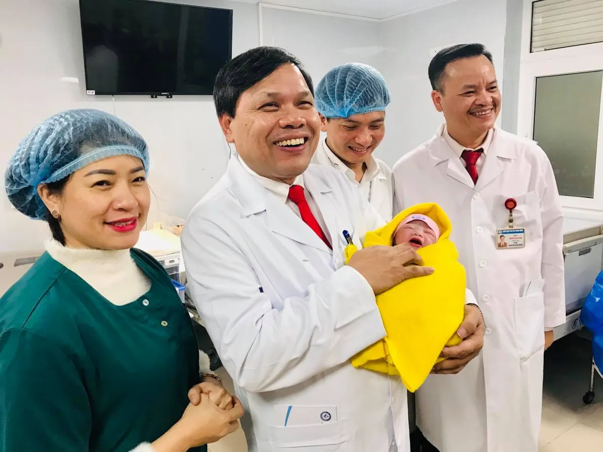 Những thiên thần nhỏ chào đời trong khoảnh khắc đầu tiên của năm mới 2021 - Ảnh 3.