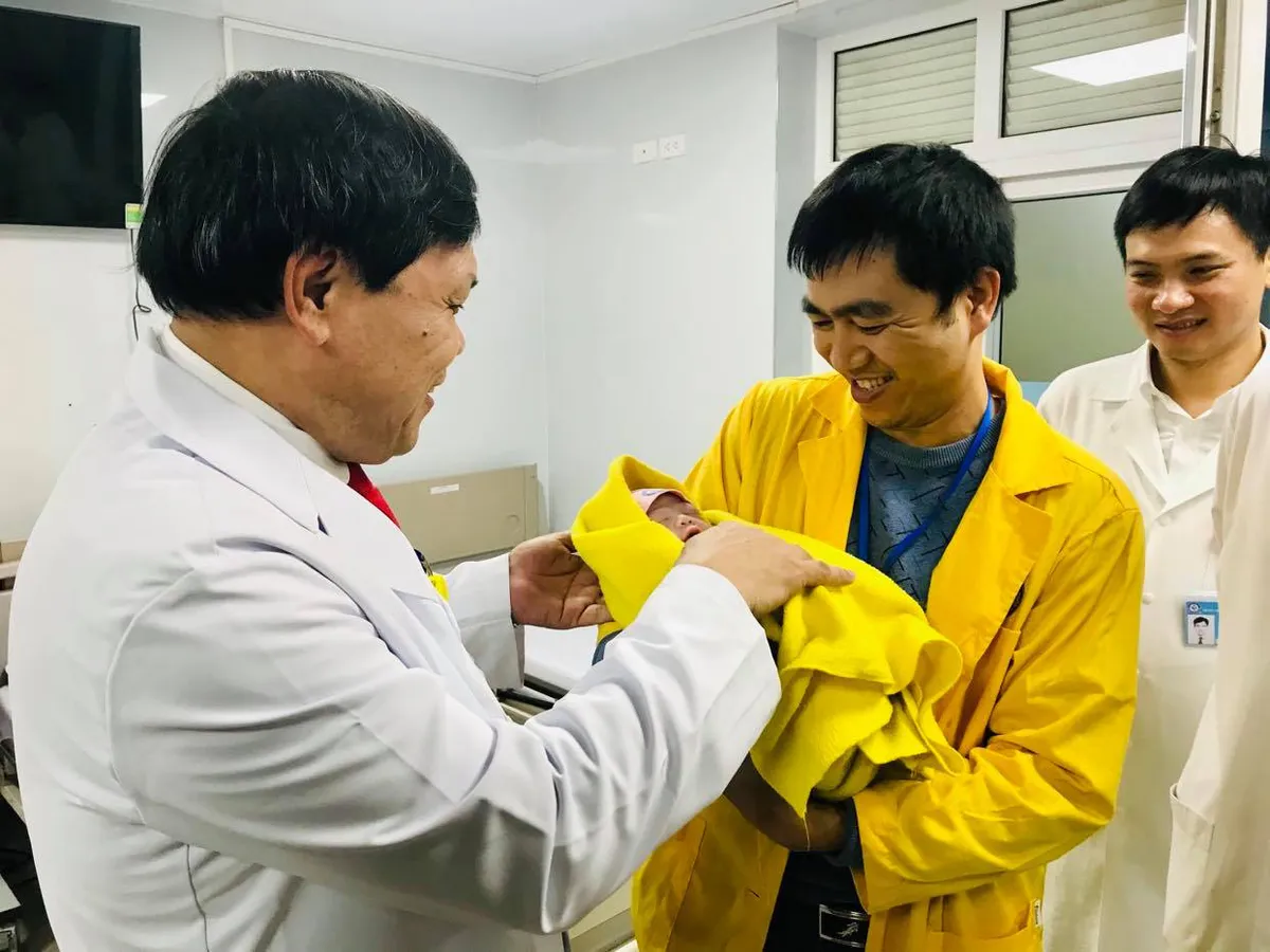 Những thiên thần nhỏ chào đời trong khoảnh khắc đầu tiên của năm mới 2021 - Ảnh 4.