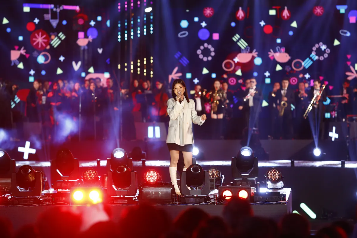 Nhìn lại những tiết mục ấn tượng tại Vũ khúc ánh sáng - Countdown 2021 - Ảnh 6.