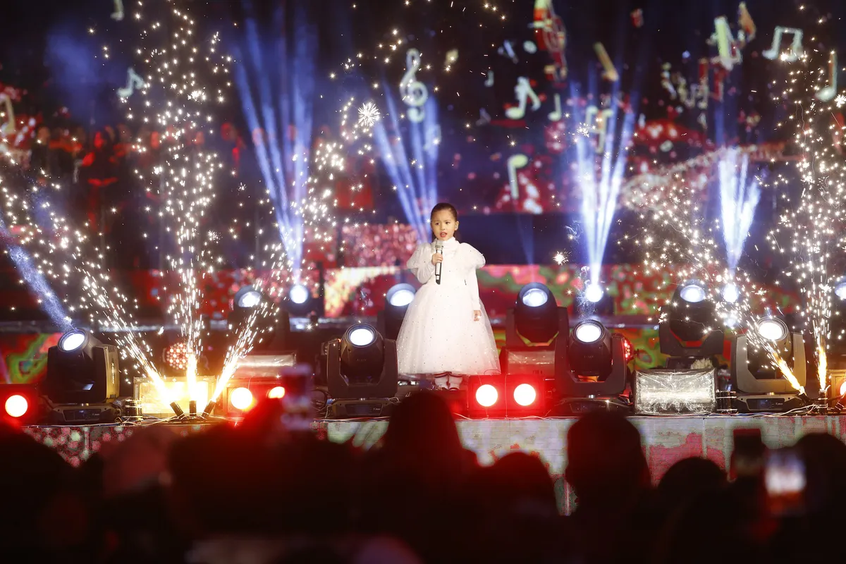 Nhìn lại những tiết mục ấn tượng tại Vũ khúc ánh sáng - Countdown 2021 - Ảnh 10.