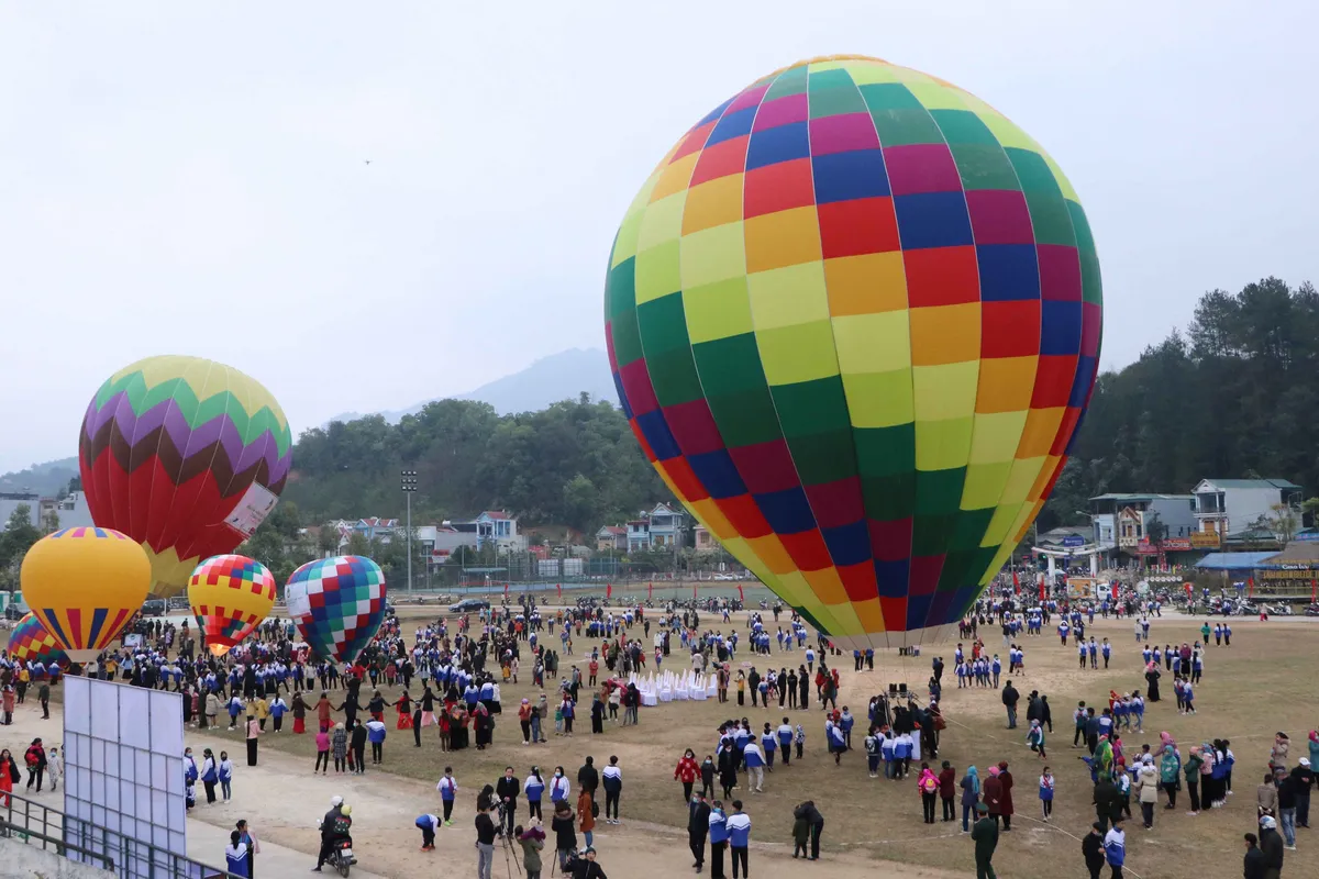 Cả nước vui tươi và phấn khởi đón chào năm mới 2021  - Ảnh 5.