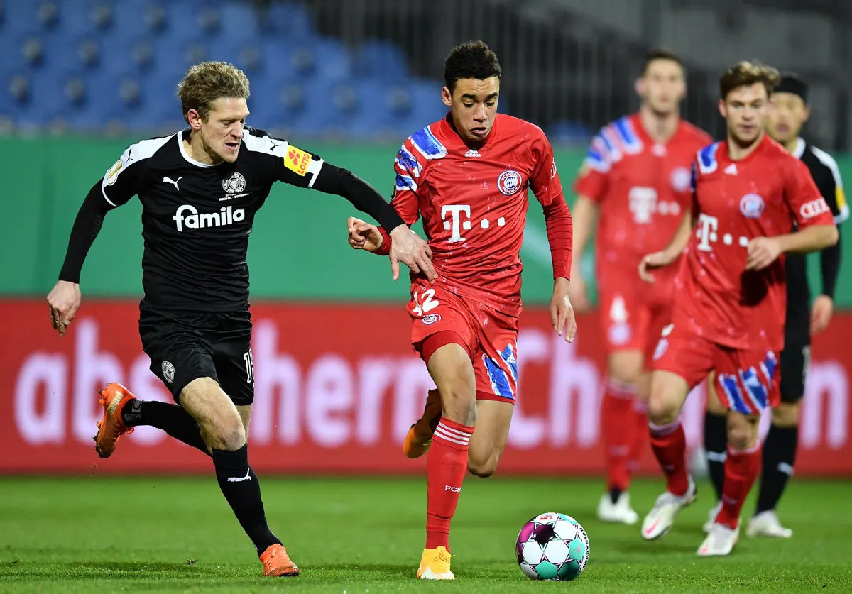 Cúp Quốc gia Đức: Bayern Munich bị loại bởi đội bóng hạng 2 - Ảnh 2. Cúp Quốc gia Đức: Bayern Munich bị loại bởi đội bóng hạng 2 - Ảnh 2.