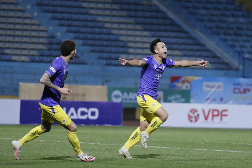 Giờ vàng thể thao ngày 15/1: Hai phút hấp dẫn nhất trận Siêu cúp Quốc gia hay chuyện những cầu thủ vô danh bước ra ánh sáng - Ảnh 1. Giờ vàng thể thao ngày 15/1: Hai phút hấp dẫn nhất trận Siêu cúp Quốc gia hay chuyện những cầu thủ vô danh bước ra ánh sáng - Ảnh 1.