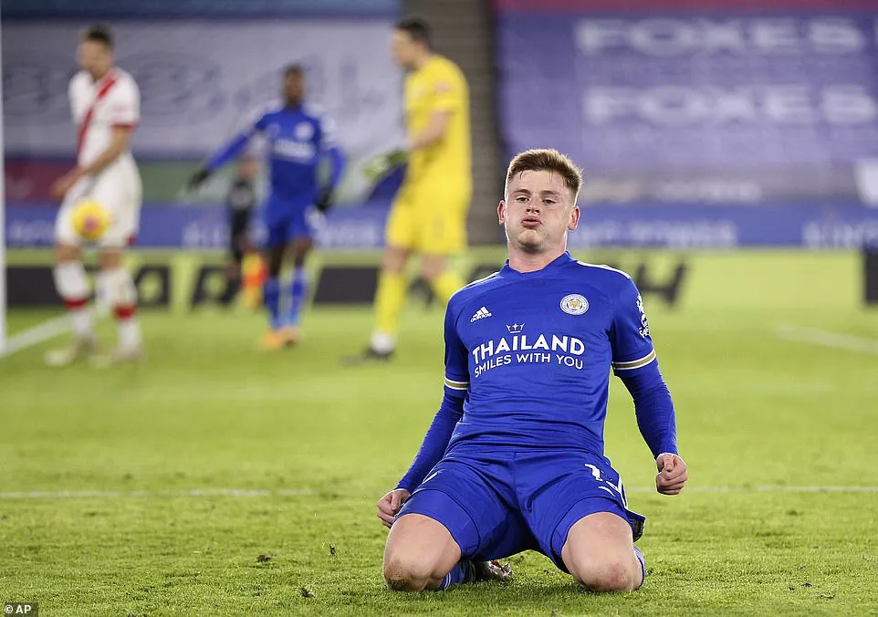Leicester City 2-0 Southampton: Bầy Cáo lên ngôi nhì bảng - Ảnh 3. Leicester City 2-0 Southampton: Bầy Cáo lên ngôi nhì bảng - Ảnh 3.