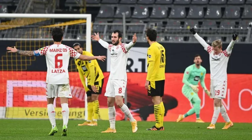 Dortmund 1-1 Mainz 05: Marco Reus đá hỏng phạt đền, Dortmund chia điểm tiếc nuối - Ảnh 3. Dortmund 1-1 Mainz 05: Marco Reus đá hỏng phạt đền, Dortmund chia điểm tiếc nuối - Ảnh 3.