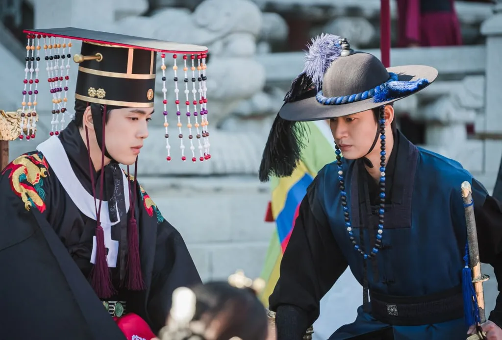 Từ con ghẻ, Mr. Queen bất ngờ thăng hạng - Ảnh 1.