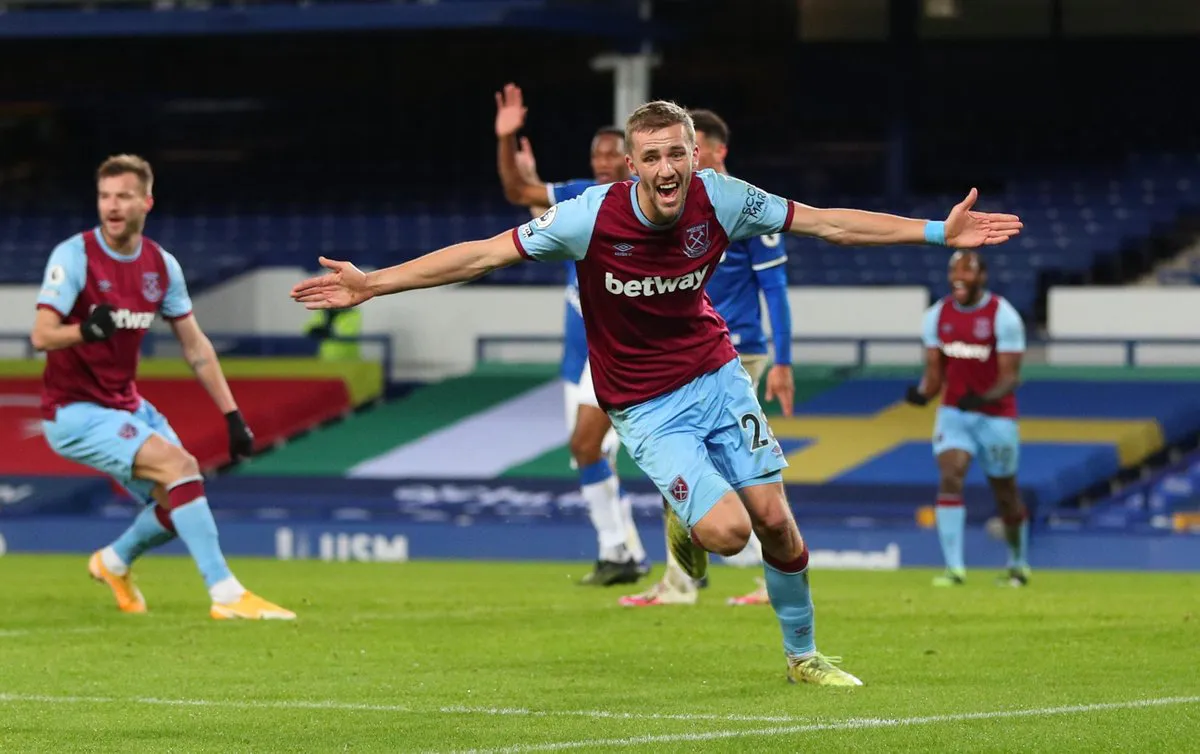 Kết quả, BXH Ngoại hạng Anh vòng 17: Man Utd tiếp tục thăng hoa, bằng điểm đội đầu bảng Liverpool - Ảnh 4. Kết quả, BXH Ngoại hạng Anh vòng 17: Man Utd tiếp tục thăng hoa, bằng điểm đội đầu bảng Liverpool - Ảnh 4.