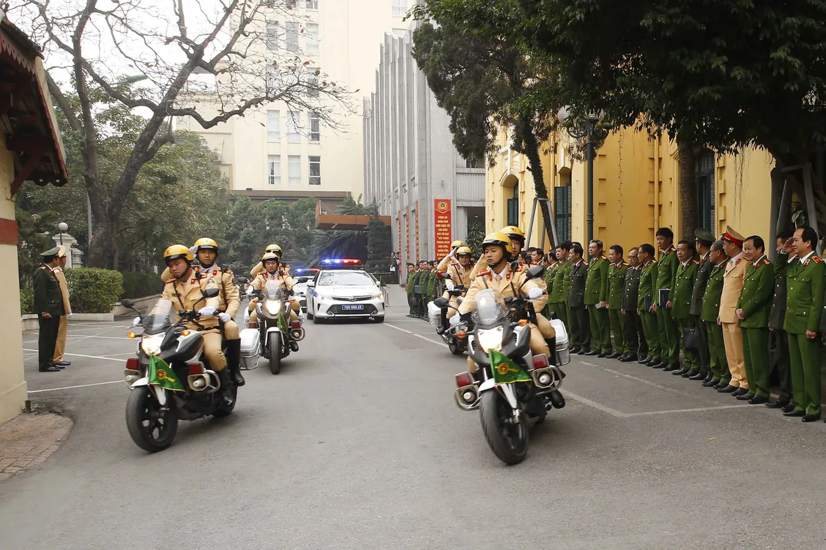 Hà Nội triển khai xe chống đạn và dàn mô tô đặc chủng bảo đảm an ninh, trật tự Đại hội XIII của Đảng - Ảnh 4.