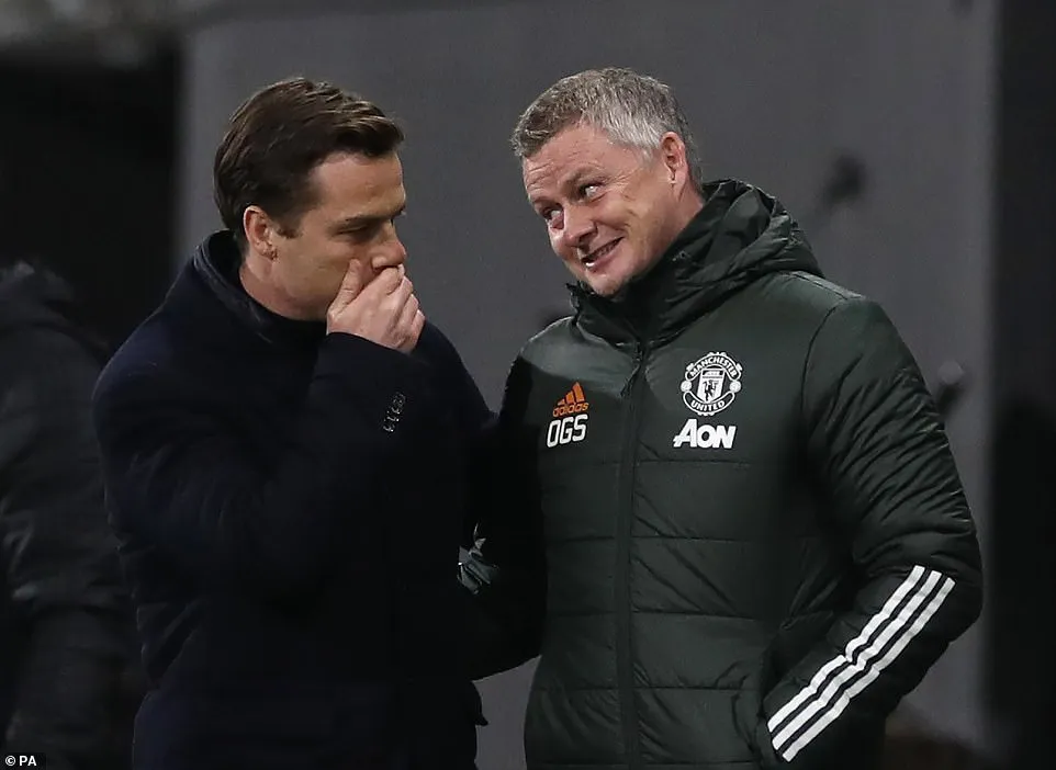 Fulham 1-2 Man Utd: Pogba tỏa sáng, Manchester United trở lại ngôi đầu - Ảnh 6. Fulham 1-2 Man Utd: Pogba tỏa sáng, Manchester United trở lại ngôi đầu - Ảnh 6.