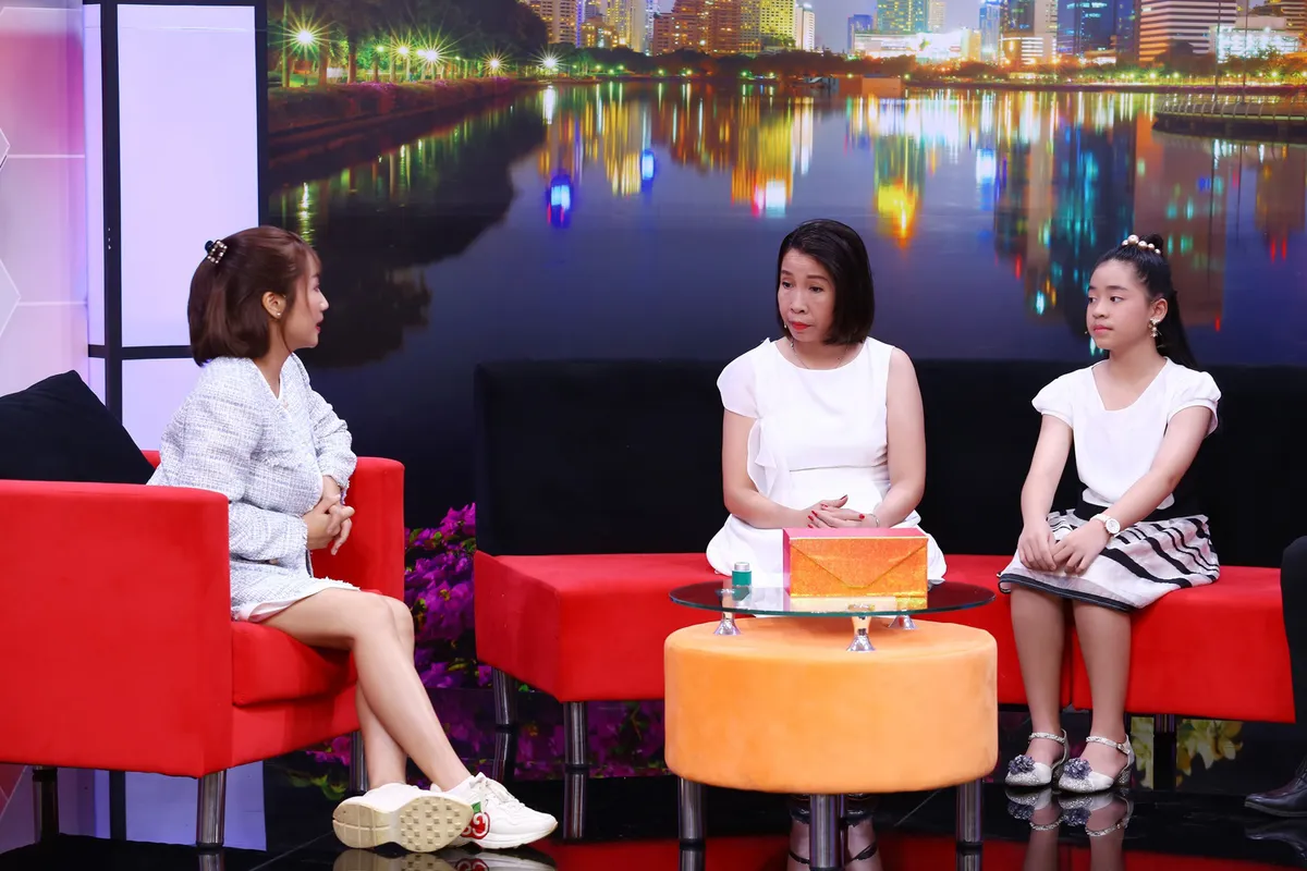 Cô bé 12 tuổi bật khóc vì chỉ chạy theo đam mê nghệ thuật mà quên đi gia đình - Ảnh 1.