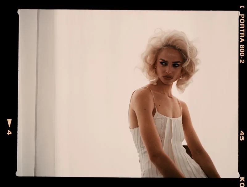 Birgit Kos si&ecirc;u đẹp v&agrave; cổ điển tr&ecirc;n Vogue Ba Lan - Ảnh 4.