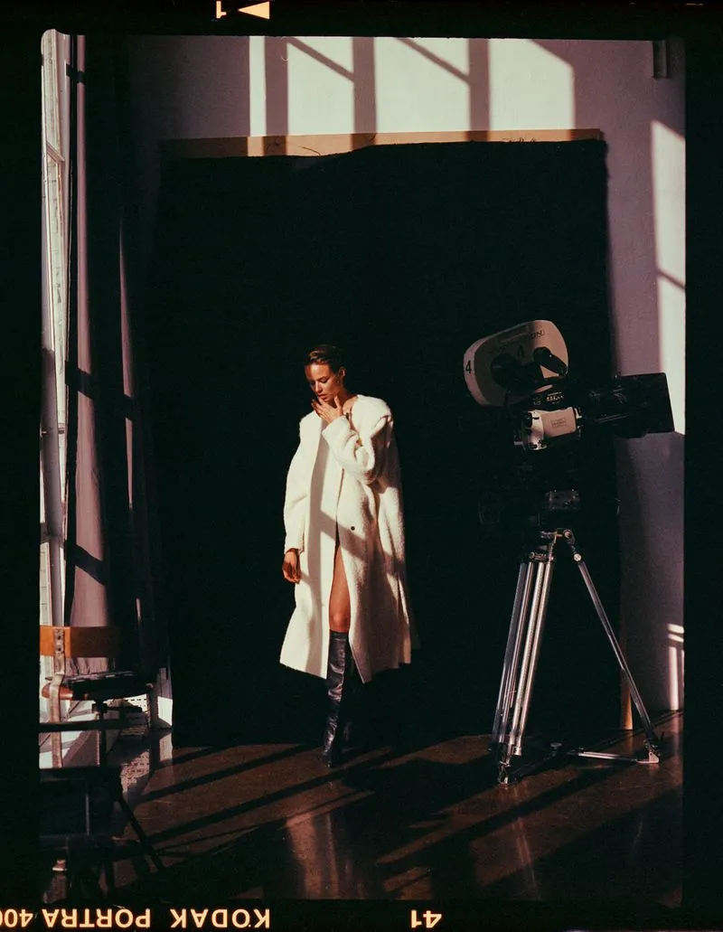 Birgit Kos si&ecirc;u đẹp v&agrave; cổ điển tr&ecirc;n Vogue Ba Lan - Ảnh 9.