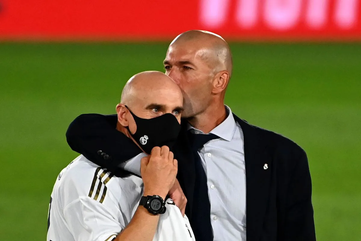HLV Zidane dương t&iacute;nh với COVID-19 - Ảnh 1.