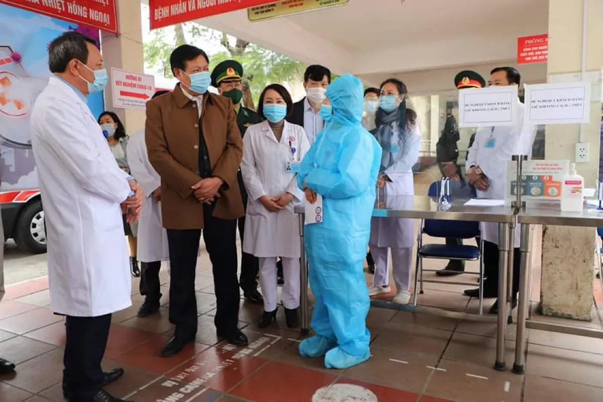 Quảng Ninh: Duy trì 1.500 chốt kiểm tra, giám sát, tư vấn y tế phòng dịch COVID-19 - Ảnh 3.