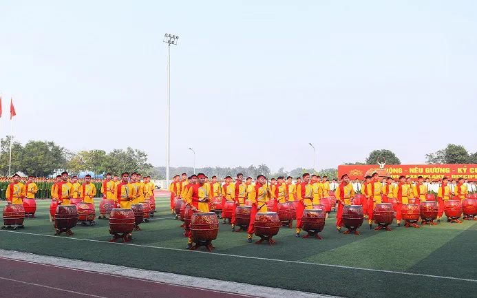 Màn trống hội quy mô chưa từng có chào mừng thành công Đại hội Đảng lần thứ XIII - Ảnh 1.