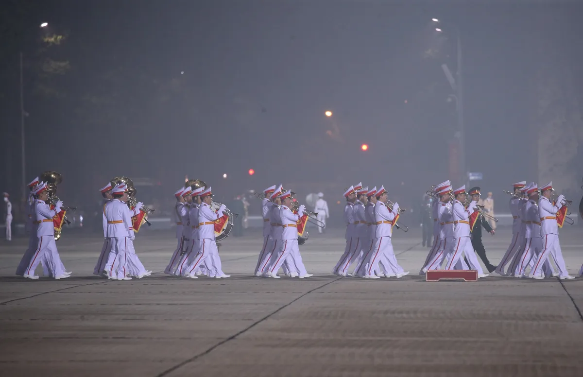  Đại biểu dự Đại hội XIII của Đảng vào Lăng viếng Chủ tịch Hồ Chí Minh - Ảnh 8.