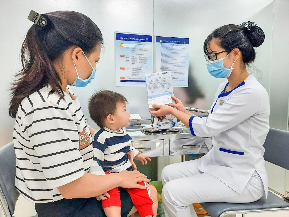 Việt Nam đã có vaccine mới phòng bệnh thủy đậu cho trẻ từ 9 tháng tuổi - Ảnh 2. Việt Nam đã có vaccine mới phòng bệnh thủy đậu cho trẻ từ 9 tháng tuổi - Ảnh 2.