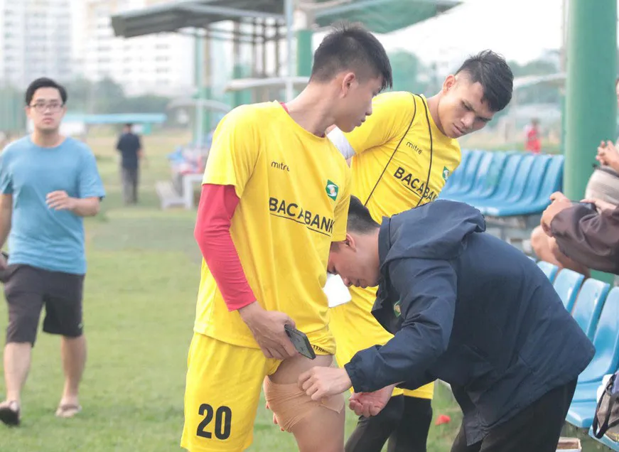 Phan Văn Đức chấn thương, SLNA đau đầu về lực lượng - Ảnh 1.