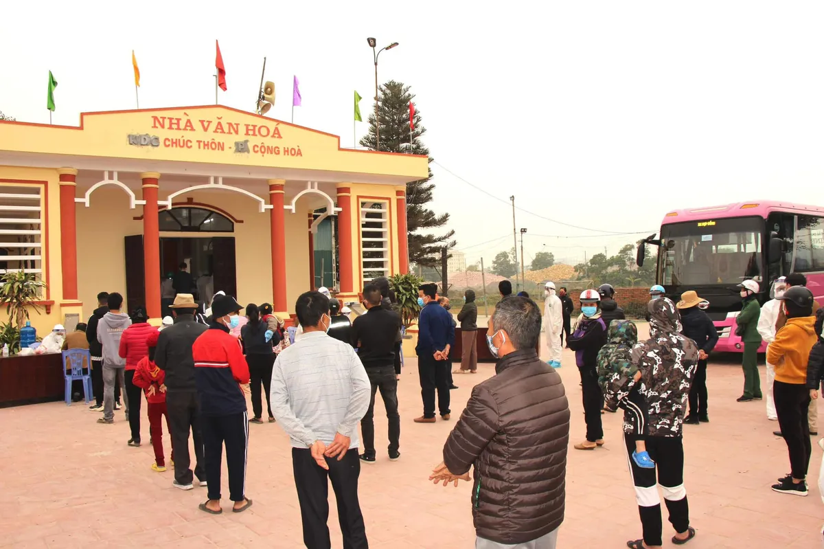 Hôm nay (30/1): Tiến hành lấy 5.000 mẫu xét nghiệm tại tâm dịch Chí Linh - Ảnh 4. Hôm nay (30/1): Tiến hành lấy 5.000 mẫu xét nghiệm tại tâm dịch Chí Linh - Ảnh 4.
