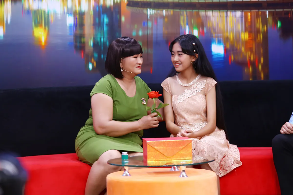 Cô bé 15 tuổi có đôi mắt buồn “mong mẹ dịu dàng, lắng nghe những điều con nói” - Ảnh 3. Cô bé 15 tuổi có đôi mắt buồn “mong mẹ dịu dàng, lắng nghe những điều con nói” - Ảnh 3.