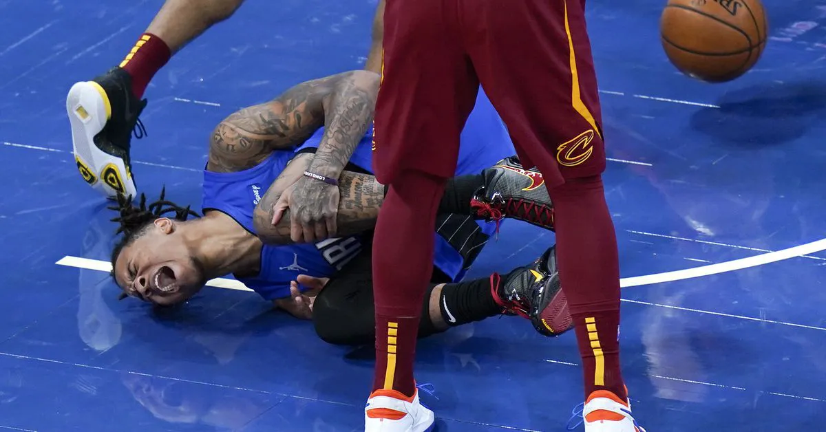 Thêm 1 ngôi sao NBA phải chia tay mùa giải sớm - Ảnh 1. Thêm 1 ngôi sao NBA phải chia tay mùa giải sớm - Ảnh 1.