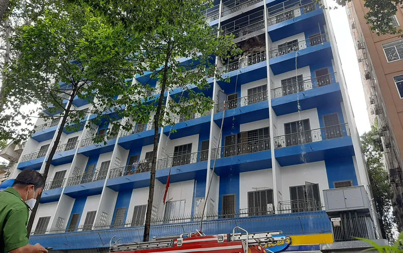 Cháy tại ký túc xá Trường Đại học Kinh tế TP Hồ Chí Minh - Ảnh 1.