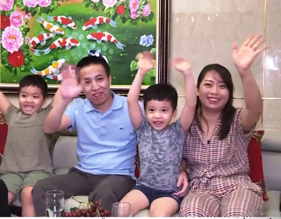 Niềm vui đoàn tụ của những y, bác sĩ trở về từ tâm dịch - Ảnh 2.