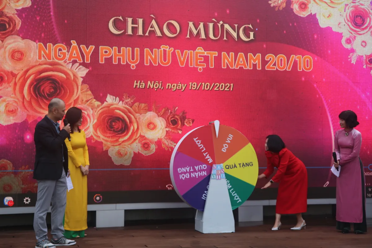 Đài THVN rộn ràng chào mừng ngày Phụ nữ Việt Nam (20/10) - Ảnh 24. Đài THVN rộn ràng chào mừng ngày Phụ nữ Việt Nam (20/10) - Ảnh 24.