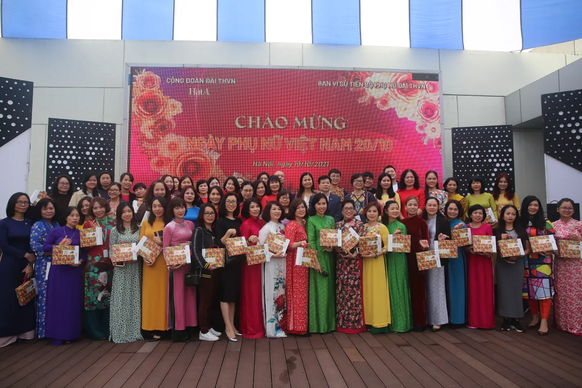 Đài THVN rộn ràng chào mừng ngày Phụ nữ Việt Nam (20/10) - Ảnh 25. Đài THVN rộn ràng chào mừng ngày Phụ nữ Việt Nam (20/10) - Ảnh 25.