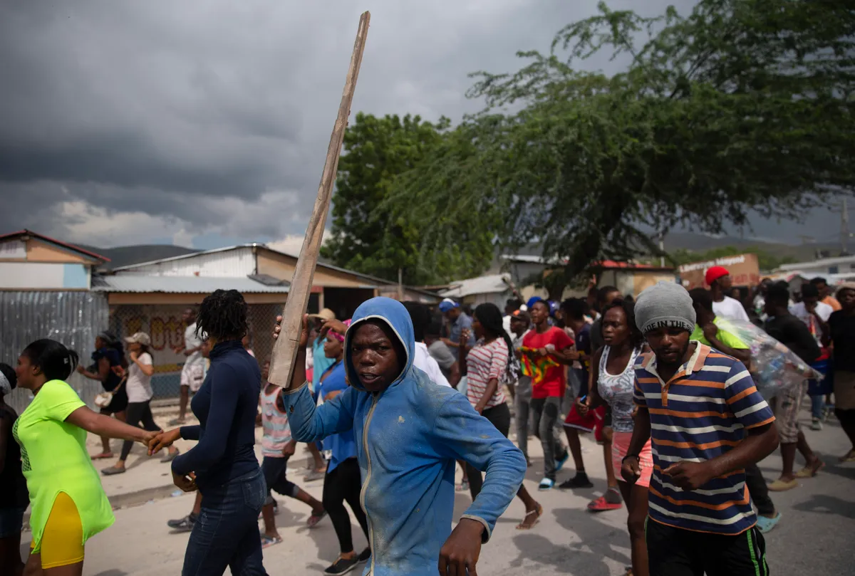 Băng đảng Haiti đòi 17 triệu USD tiền chuộc để trả tự do cho 17 con tin Mỹ và Canada - Ảnh 1.