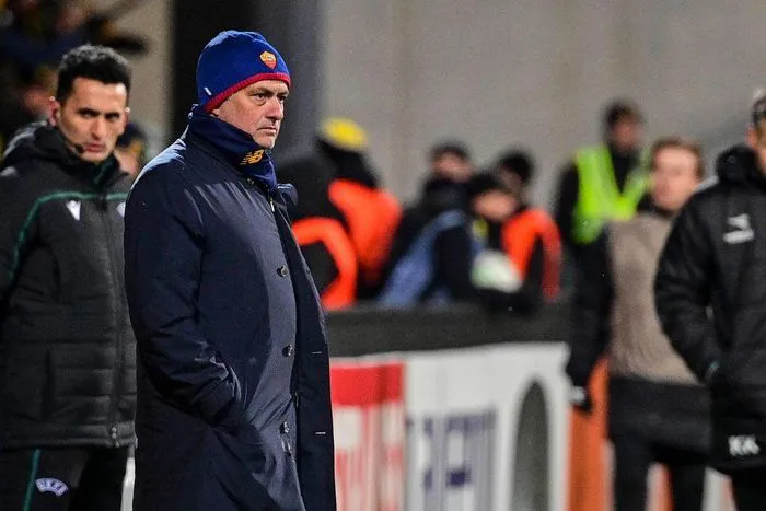 HLV Mourinho nhận trách nhiệm sau thảm bại 1-6 của AS Roma - Ảnh 3. HLV Mourinho nhận trách nhiệm sau thảm bại 1-6 của AS Roma - Ảnh 3.