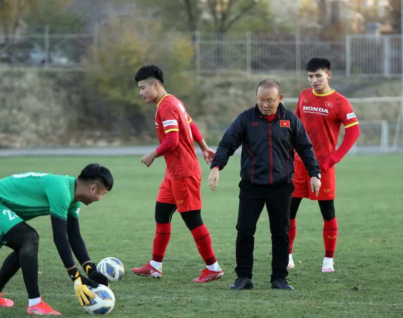HLV Park Hang-seo giải tỏa áp lực cho các học trò trước thềm Vòng loại U23 châu Á 2022 - Ảnh 1. HLV Park Hang-seo giải tỏa áp lực cho các học trò trước thềm Vòng loại U23 châu Á 2022 - Ảnh 1.