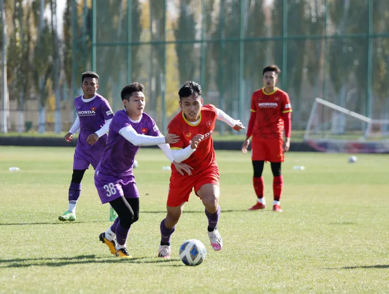ĐT U23 Việt Nam chia quân đấu tập, HLV Park Hang-seo hài lòng về sự nỗ lực của các học trò - Ảnh 4. ĐT U23 Việt Nam chia quân đấu tập, HLV Park Hang-seo hài lòng về sự nỗ lực của các học trò - Ảnh 4.