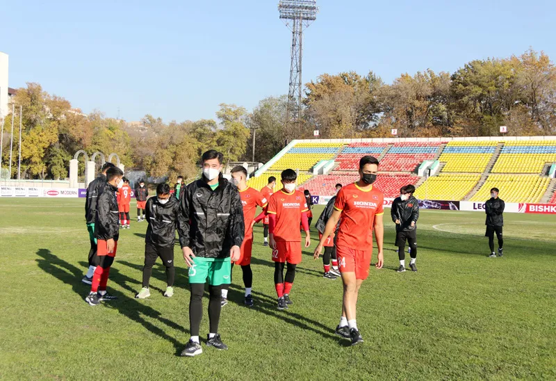 ĐT U23 Việt Nam làm quen không gian SVĐ Dolen Omurzakov, sẵn sàng cho trận ra quân - Ảnh 1. ĐT U23 Việt Nam làm quen không gian SVĐ Dolen Omurzakov, sẵn sàng cho trận ra quân - Ảnh 1.
