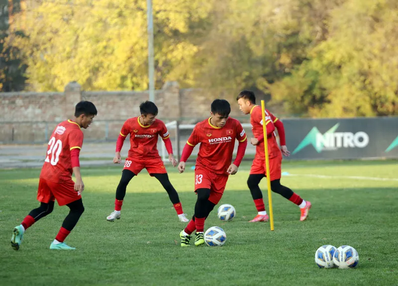 ĐT U23 Việt Nam làm quen không gian SVĐ Dolen Omurzakov, sẵn sàng cho trận ra quân - Ảnh 4. ĐT U23 Việt Nam làm quen không gian SVĐ Dolen Omurzakov, sẵn sàng cho trận ra quân - Ảnh 4.