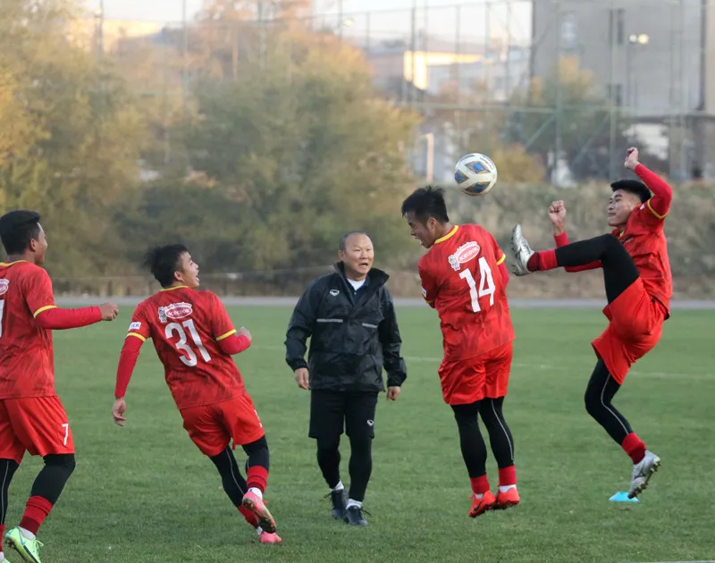 ĐT U23 Việt Nam làm quen không gian SVĐ Dolen Omurzakov, sẵn sàng cho trận ra quân - Ảnh 5. ĐT U23 Việt Nam làm quen không gian SVĐ Dolen Omurzakov, sẵn sàng cho trận ra quân - Ảnh 5.