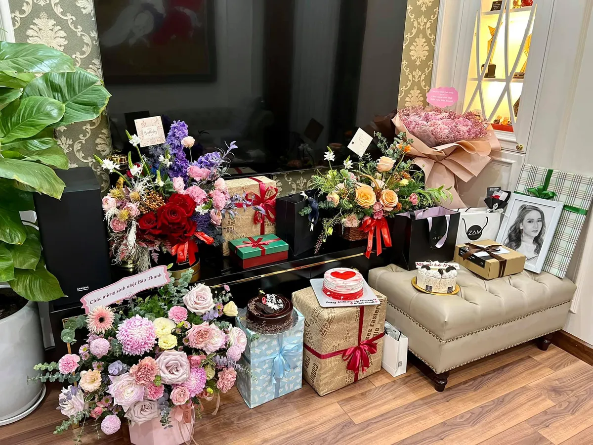 Bảo Thanh hết hơi vì buôn dưa 8 giờ liên tục với bạn bè trong sinh nhật - Ảnh 2. Bảo Thanh hết hơi vì buôn dưa 8 giờ liên tục với bạn bè trong sinh nhật - Ảnh 2.